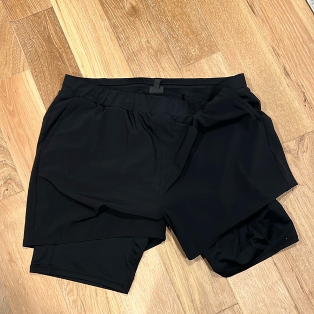 Zella Mens 2xl athletic shorts with full‎ bike shorts underneath with pockets